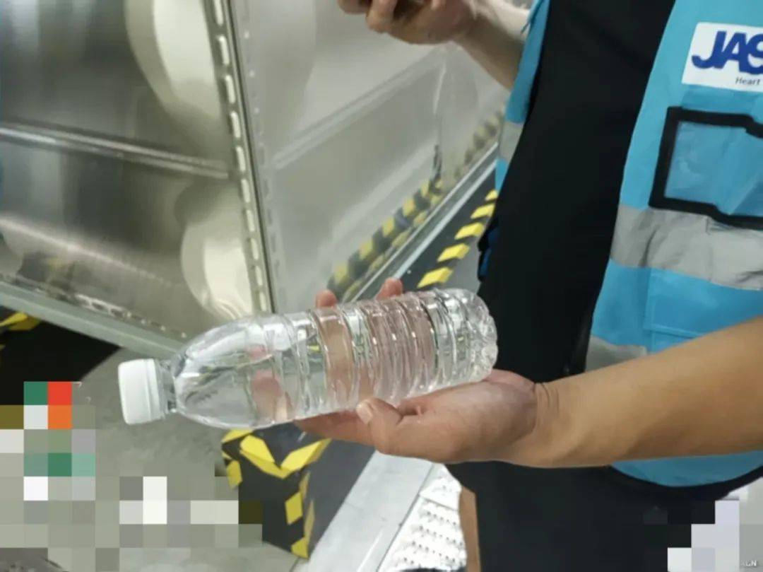 吃喝都用桶裝水<strong></p>
<p>桶裝水
</strong>！無法洗澡洗衣服！杭州自來水異常小區(qū)水箱仍有沉淀物:桶裝水
